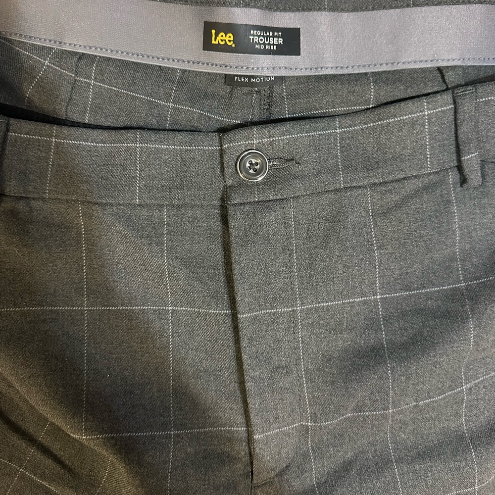 Lee women’s size 18 medium dress pants. Great condition. Only worn 1 time.